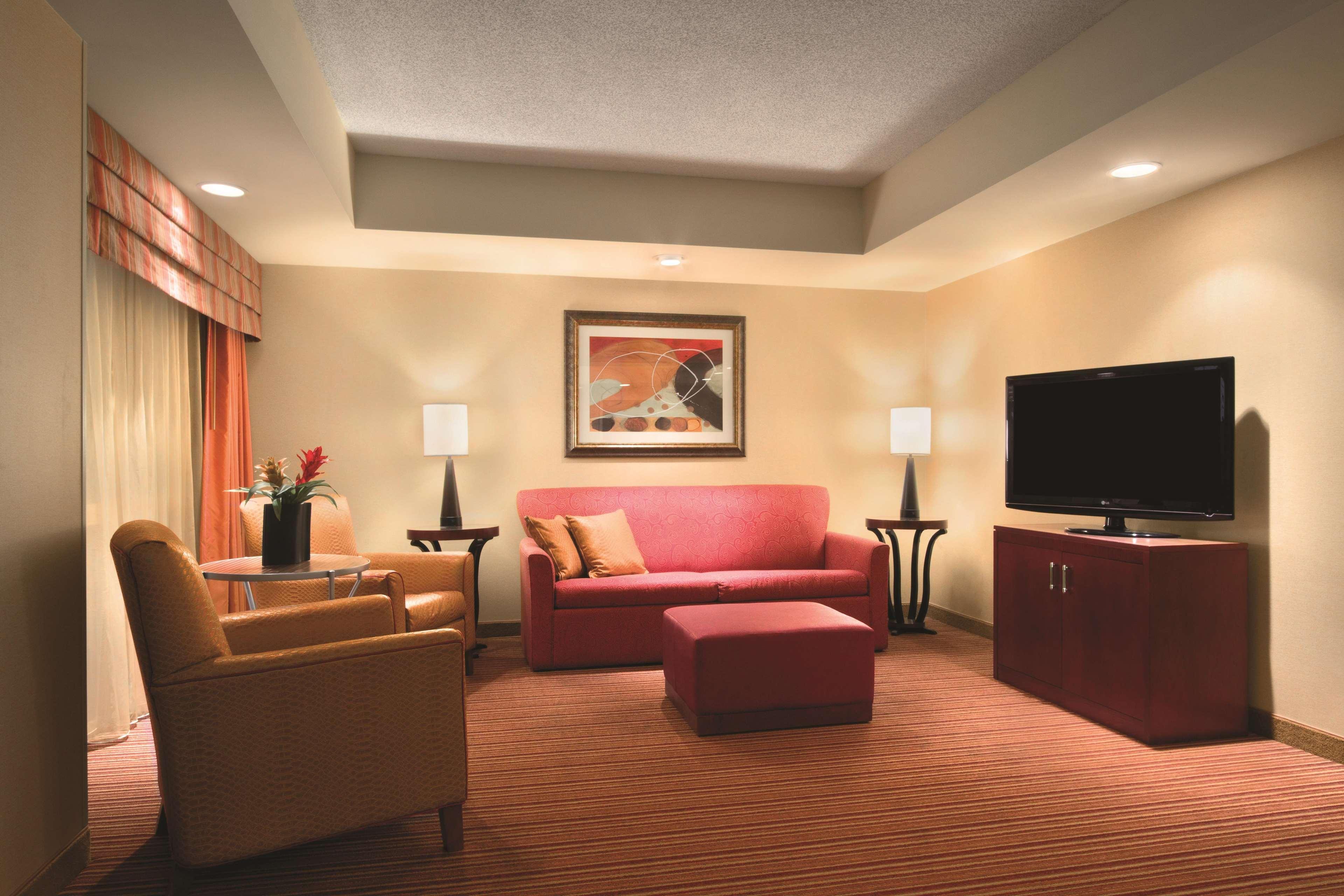 Embassy Suites By Hilton Norman Hotel & Conference Center Pokoj fotografie
