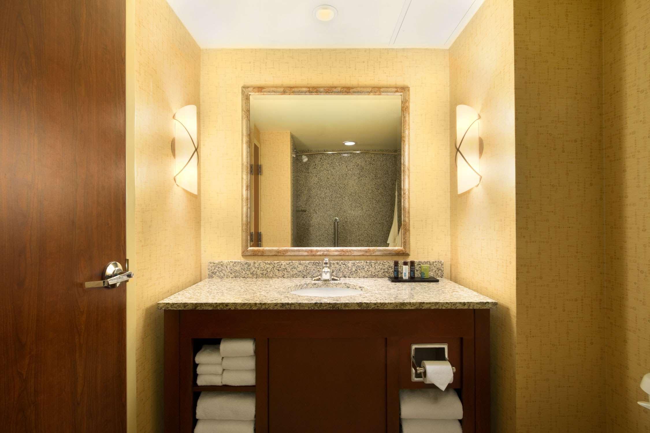 Embassy Suites By Hilton Norman Hotel & Conference Center Pokoj fotografie