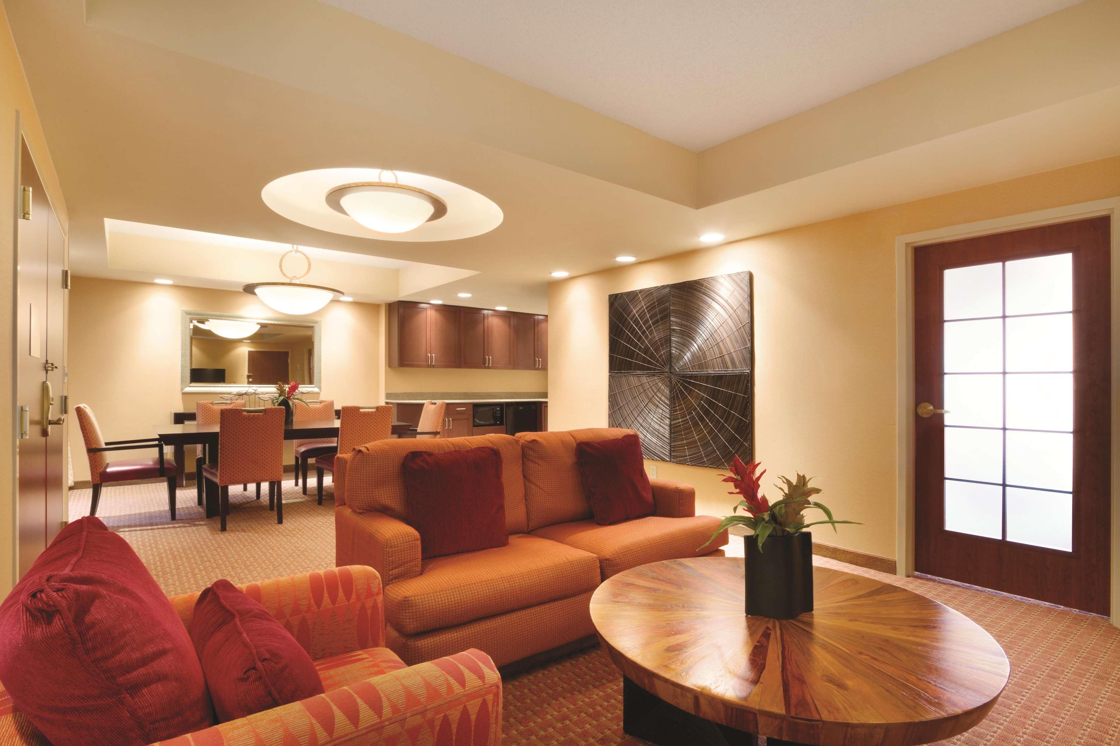 Embassy Suites By Hilton Norman Hotel & Conference Center Pokoj fotografie