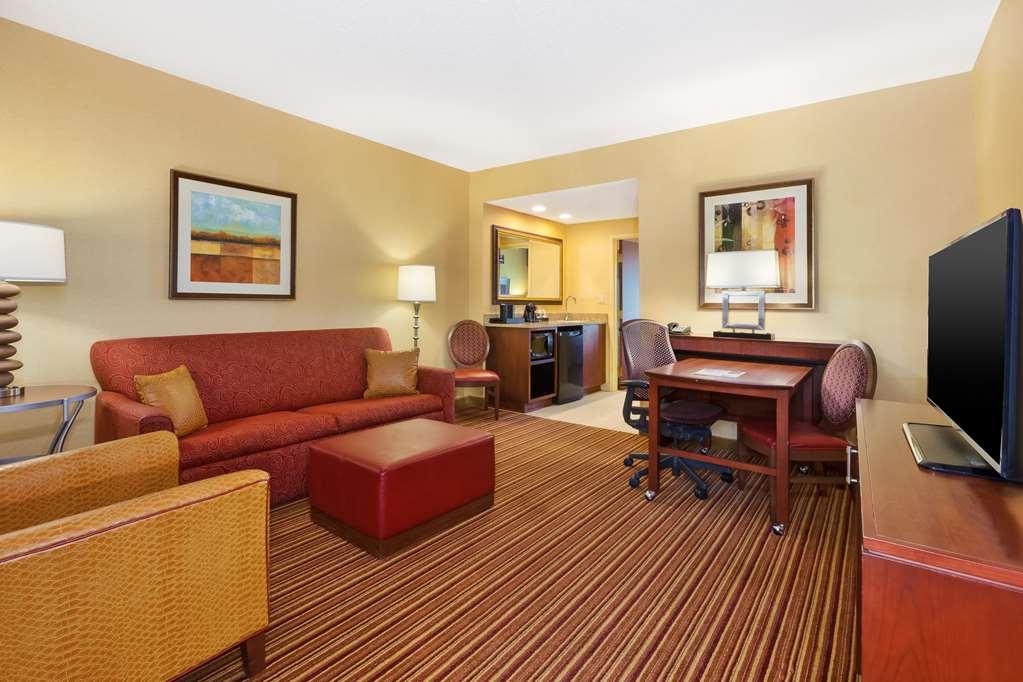 Embassy Suites By Hilton Norman Hotel & Conference Center Pokoj fotografie